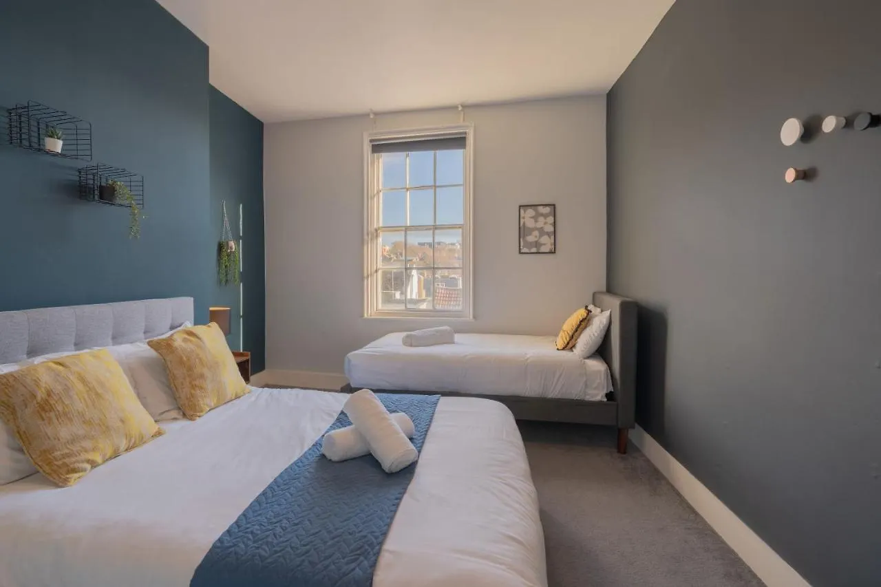 Large Apartment, Free Parking, Sleeps 10, For Contractors, Families Overlooking Royal Pavilion Brighton 0*,