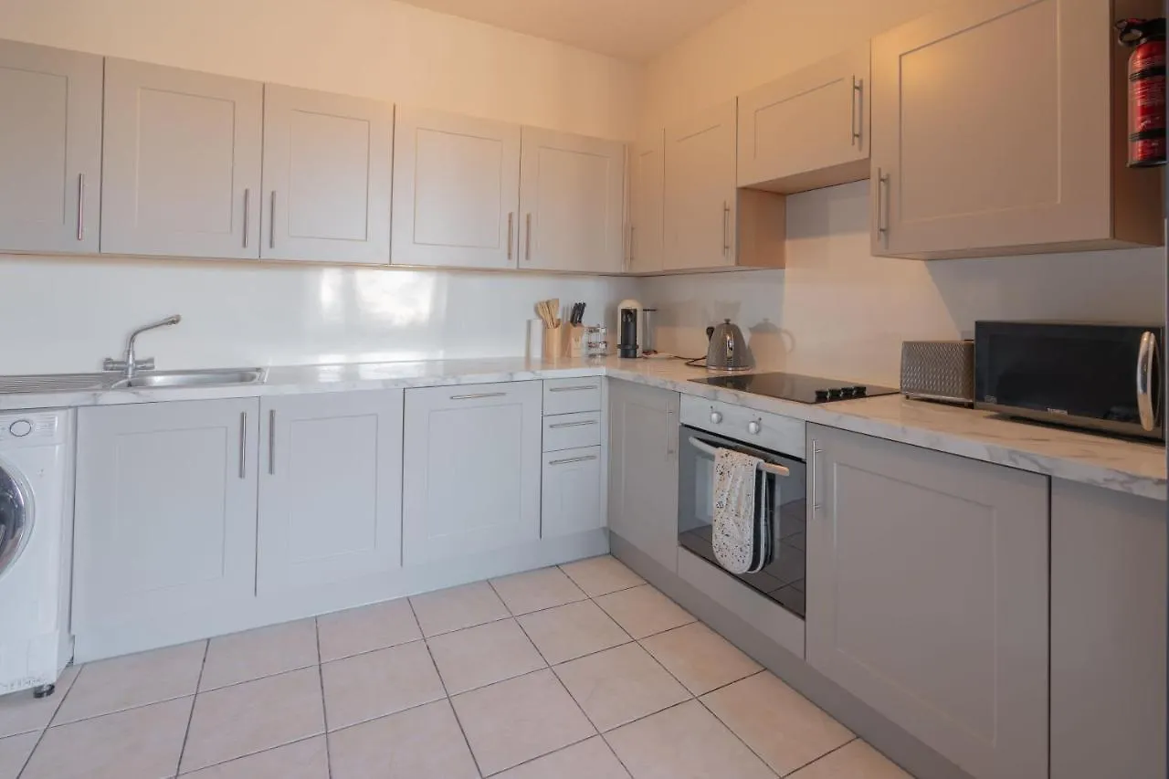 Large Apartment, Free Parking, Sleeps 10, For Contractors, Families Overlooking Royal Pavilion Brighton 0*,