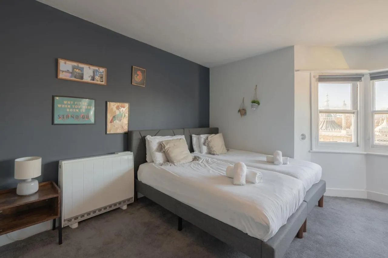 Large Apartment, Free Parking, Sleeps 10, For Contractors, Families Overlooking Royal Pavilion Brighton United Kingdom