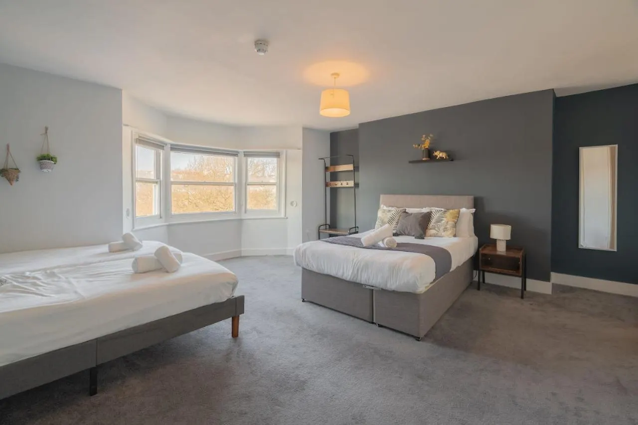 Apartment Large Apartment, Free Parking, Sleeps 10, For Contractors, Families Overlooking Royal Pavilion Brighton